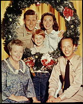 Brighten up the holidays with THE ANDY GRIFFITH SHOW CHRISTMAS SPECIAL, a new one-hour special featuring two newly colorized back-to-back episodes of the classic series, which will be broadcast Friday, Dec. 25 (8:00-9:00 PM, ET/PT), on the CBS Television Network. THE ANDY GRIFFITH SHOW. Featuring (clockwise from upper left) Andy Griffith (as Andy Taylor); Ron Howard (as Opie T.); Elinor Donahue (as Ellie Walker); Don Knotts (as Barney Fife) and Frances Bavier (as Aunt Bee Taylor). Image dated 1960. Copyright CBS Worldwide Inc. All Rights Reserved. Credit: CBS Photo Archive.