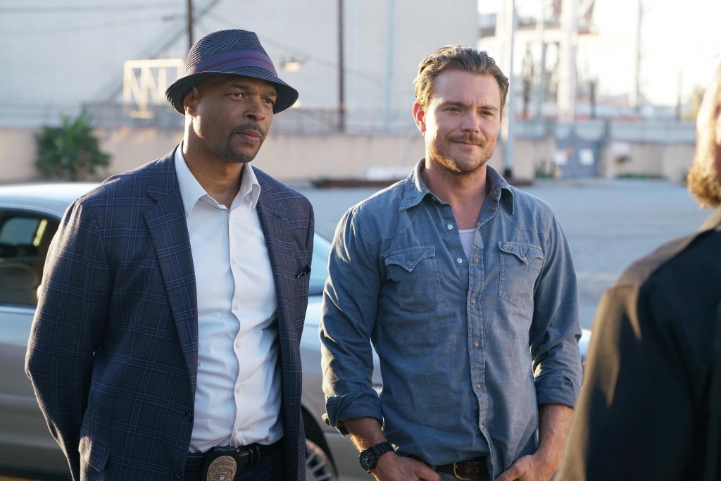 LETHAL WEAPON: L-R: Damon Wayans and Clayne Crawford in LETHAL WEAPON coming soon to FOX. ©2016 Fox Broadcasting Co. Cr: Richard Foreman/FOX