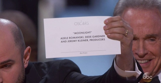 Moonlight-Envelopegate-Oscars-2017-1488207605-640x330