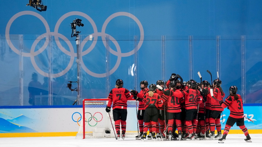 Canadian women's ice hockey team wait for Russian rivals' COVID results  before winning Beijing Winter Olympics match - ABC News
